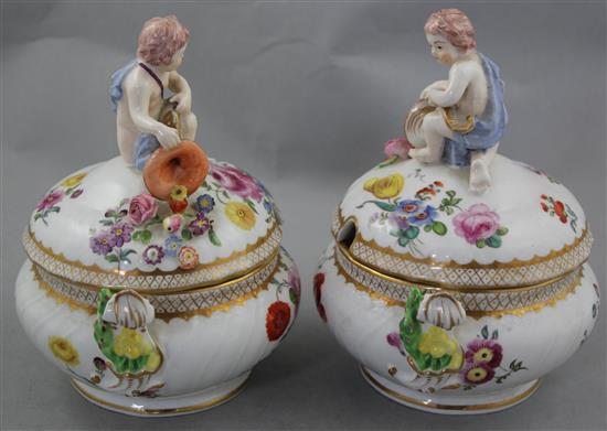 A pair of German porcelain sauce tureens and covers, late 19th century, width 18cm